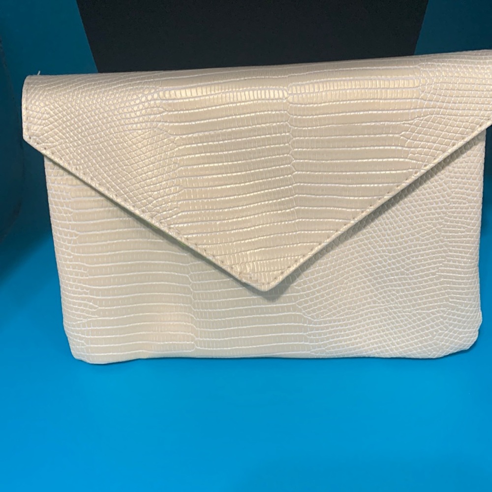 IPSY Bag-FREE Make-Up Sample Inside